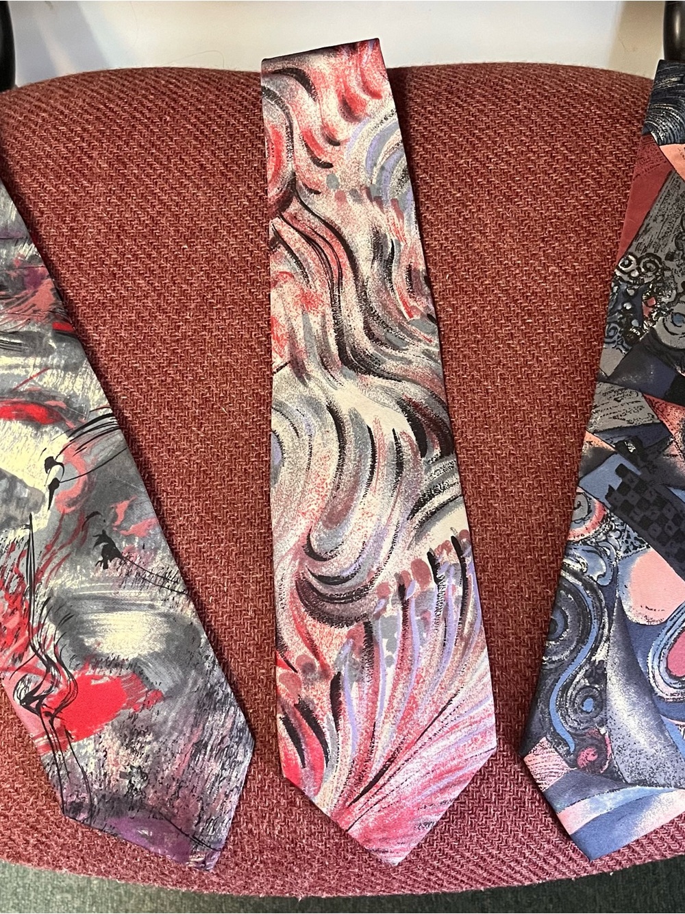 Men's Abstract Swirl Tie in Red, Pink and Black